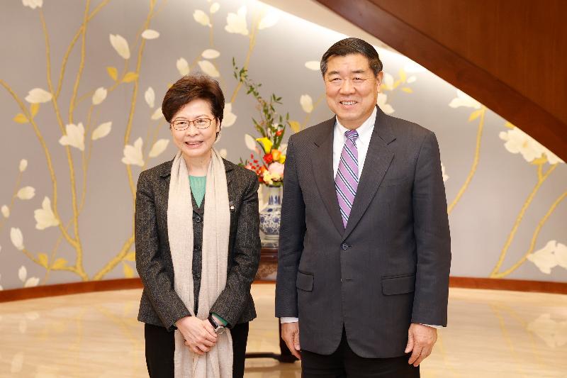 The Chief Executive, Mrs Carrie Lam (left), meets with the Chairman of National Development and Reform Commission, Mr He Lifeng (right), in Beijing today (November 5).