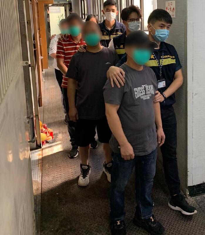 The Immigration Department mounted a territory-wide anti-illegal worker operation codenamed "Twilight" yesterday (November 5). Photo shows suspected illegal workers arrested during the operation.