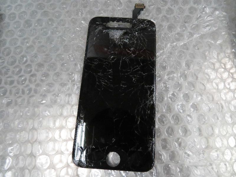 The Environmental Protection Department (EPD) intercepted two cases of illegal import of hazardous electronic waste from the United Kingdom and the United States. Photo shows one of the illegally imported waste mobile phone displays intercepted by the EPD at Hong Kong International Airport in April this year.