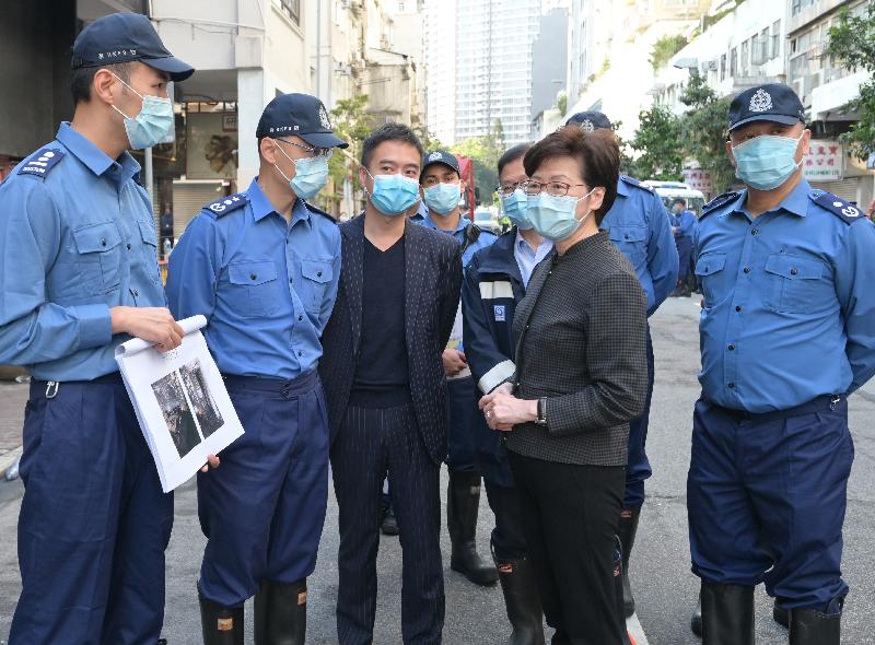 The Chief Executive, Mrs Carrie Lam (sixth left), together with the Director of Fire Services, Mr Joseph Leung (second left); the Director of Buildings, Mr Yu Tak-cheung (fifth left); and the District Officer (Yau Tsim Mong), Mr Edward Yu (third left), this morning (November 16) inspected the scene of the fatal fire incident on Canton Road, Yau Ma Tei, last night. Mrs Lam instructed relevant departments to take follow-up actions.