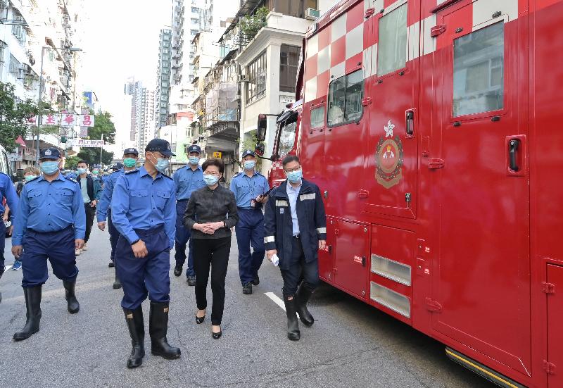 The Chief Executive, Mrs Carrie Lam (third right), together with the Director of Fire Services, Mr Joseph Leung (fifth right) and the Director of Buildings, Mr Yu Tak-cheung (first right), this morning (November 16) inspected the scene of the fatal fire incident on Canton Road, Yau Ma Tei, last night. Mrs Lam instructed relevant departments to take follow-up actions.