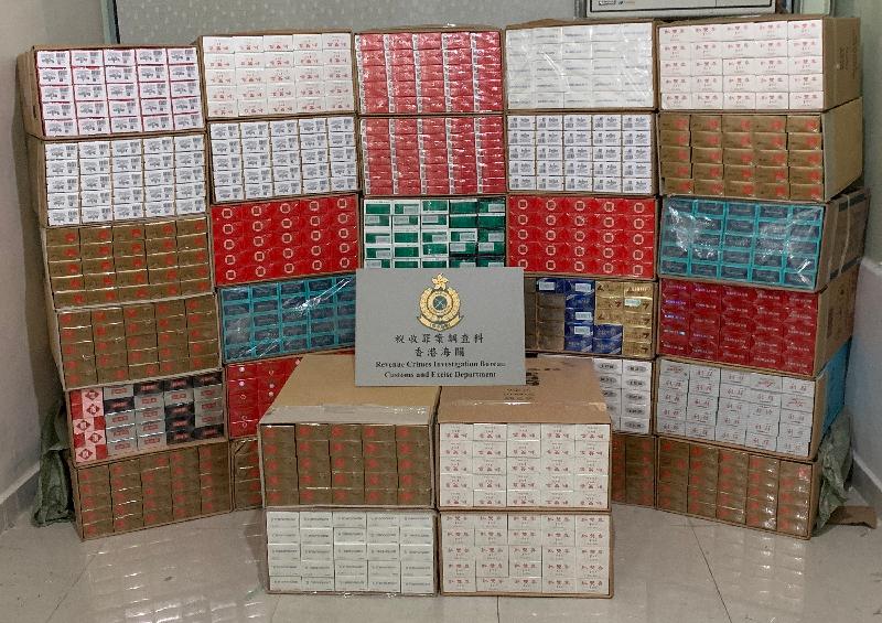 Hong Kong Customs has mounted an enforcement operation codenamed "Thunder" since September this year to combat illicit cigarette telephone ordering activities in public rental housing. Customs officers conducted the second phase of the operation and mounted an operation codenamed "Thunder II" from October 27 to yesterday (November 18). In the three-week second phase operation, about 900 000 suspected illicit cigarettes and 4 000 suspected illicit heat-not-burn products with an estimated market value of about $2.3 million and a duty potential of about $1.7 million were seized. Sixty-eight persons were arrested. Photo shows some of the suspected illicit cigarettes seized.