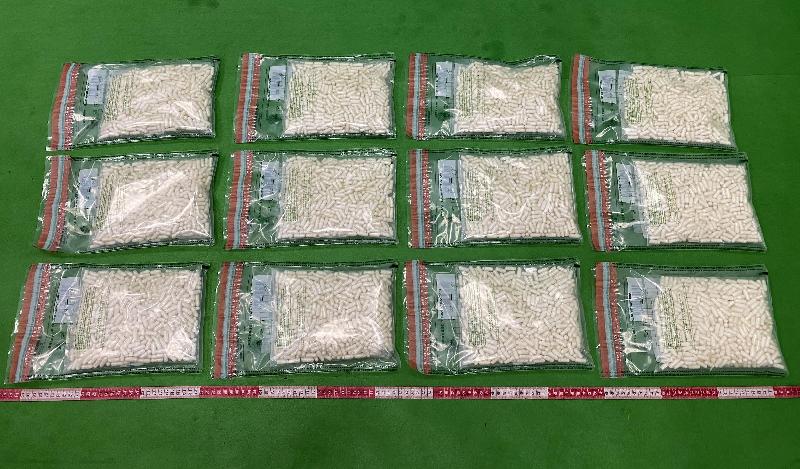 香港海关十一月七日在香港国际机场检获约二点九公斤怀疑可卡因，估计市值约五百万元。图示该批收藏在胶囊内的怀疑可卡因。

