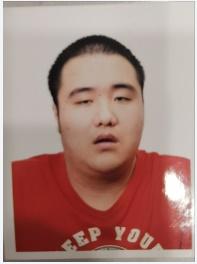 Lee Yan-lun, aged 30, is about 1.75 metres tall, 86 kilograms in weight and of fat build. He has a round face with yellow complexion and short black hair. He was last seen wearing a black T-shirt, apricot-coloured shorts and dark red sports shoes.