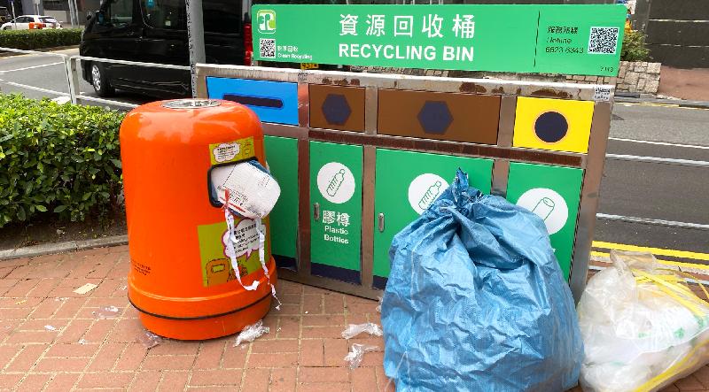 申诉专员赵慧贤今日（十一月三十日）邀请公众就废物分类回收桶的管理和成效提供资料及／或意见。