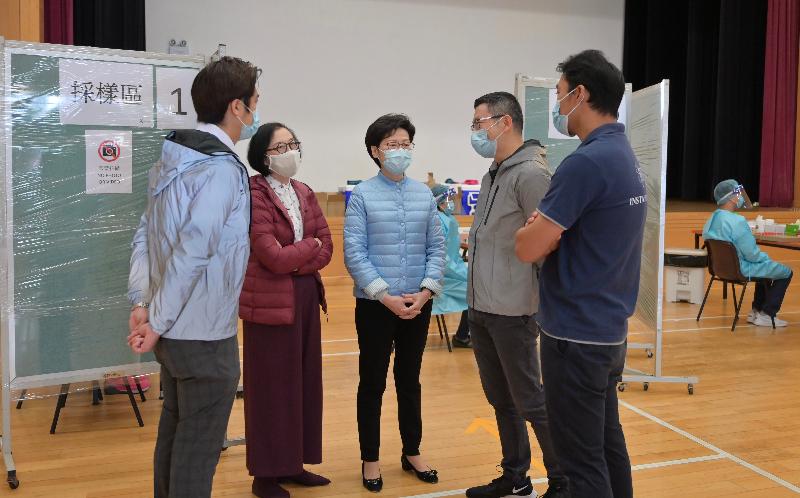 The Chief Executive, Mrs Carrie Lam (third left), accompanied by the Secretary for Food and Health, Professor Sophia Chan (second left), visits the community testing centre at Yau Tong Community Hall today (December 6).
