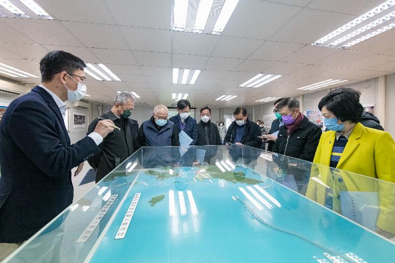 The Legislative Council Panel on Transport visits the Tuen Mun-Chek Lap Kok Link Northern Connection (Northern Connection) today (December 17). Picture shows Members receiving a briefing on the Northern Connection.