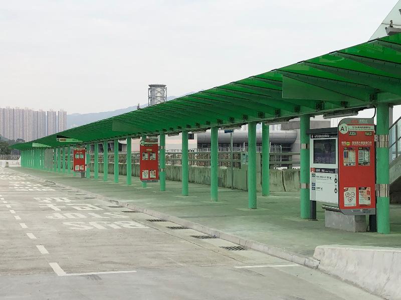The Bus-Bus Interchange (BBI) on Tuen Mun-Chek Lap Kok Tunnel Road will be commissioned on December 28 (Monday). Six bus routes plying between Tuen Mun and the airport/Tung Chung via the Tuen Mun-Chek Lap Kok Tunnel, namely Routes A33, A33X, A34, E33, E33P and NA33 operated by Long Win Bus Company Limited, will start calling at the BBI with effect from the first departure on the same day.