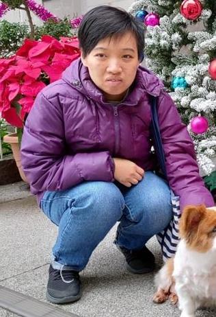 Chan Cheuk-ting Jessica, aged 26, is about 1.5 metres tall, 72 kilograms in weight and of fat build. She has a round face with yellow complexion and short black hair. She was last seen wearing a purple jacket, green long-sleeved shirt, black trousers and pink sports shoes.