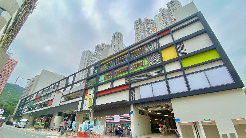 Chun Yeung Estate is integrated with the artistic atmosphere in Fo Tan. The language of the art of 20th century artist Piet Mondrian is adopted for the design of the facade of Chun Yeung Shopping Centre, echoing the artistic atmosphere in the community of Fo Tan.