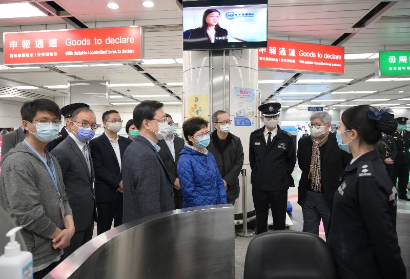 The Chief Executive, Mrs Carrie Lam, visited the Shenzhen Bay Control Point and Hong Kong-Zhuhai-Macao Bridge Control Point today (December 27) to inspect the implementation of the Return2hk – Travel Scheme for Hong Kong Residents returning from Guangdong Province or Macao without being subject to quarantine. Photo shows Mrs Lam (fifth right) chatting with frontline immigration officers at the Shenzhen Bay Control Point. Looking on are the Secretary for Security, Mr John Lee (fourth left) and the Secretary for Constitutional and Mainland Affairs, Mr Erick Tsang Kwok-wai (second left), the Director of Immigration, Mr Au Ka-wang (second right) and the Commissioner for the Development of the Guangdong-Hong Kong-Macao Greater Bay Area, Mr Tommy Yuen (fourth right).
