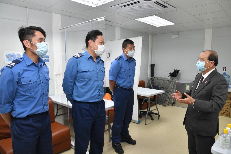The Chief Secretary for Administration, Mr Matthew Cheung Kin-chung, inspected Penny’s Bay Quarantine Centre on Lantau Island this evening (December 29) to learn about its latest operations. Photo shows Mr Cheung (first right) chatting with officers of the Fire Services Department stationing on-site.

