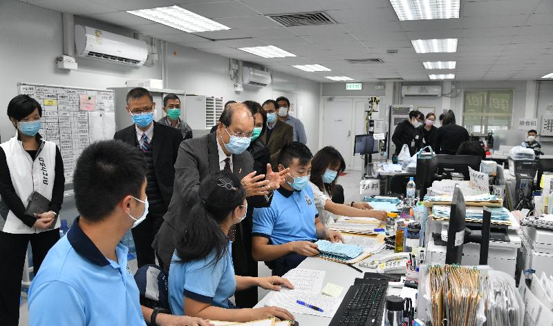The Chief Secretary for Administration, Mr Matthew Cheung Kin-chung, inspected Penny’s Bay Quarantine Centre on Lantau Island this evening (December 29) to learn about its latest operations. Photo shows Mr Cheung (front row, centre), accompanied by the Director of Architectural Services, Ms Winnie Ho (back row, first left), and the Chief Staff Officer of the Civil Aid Service (CAS), Mr Francis Fong (back row, second left), chatting with members of the CAS and giving encouragement.
