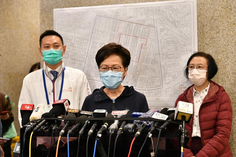 The Chief Executive, Mrs Carrie Lam, inspected the compulsory testing in the specified "restricted area" in Jordan today (January 23). Photo shows Mrs Lam (centre) briefing the media after the inspection. Looking on are the Secretary for Food and Health, Professor Sophia Chan (right); and the Secretary for Home Affairs, Mr Caspar Tsui (left).