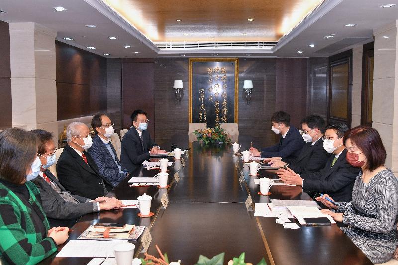 The Commissioner for Labour, Mr Chris Sun, has paid visits to a number of labour organisations and employer associations in the past month to strengthen communication and engagement with employees and employers. Picture shows Mr Sun (second right) visiting the Chinese General Chamber of Commerce.