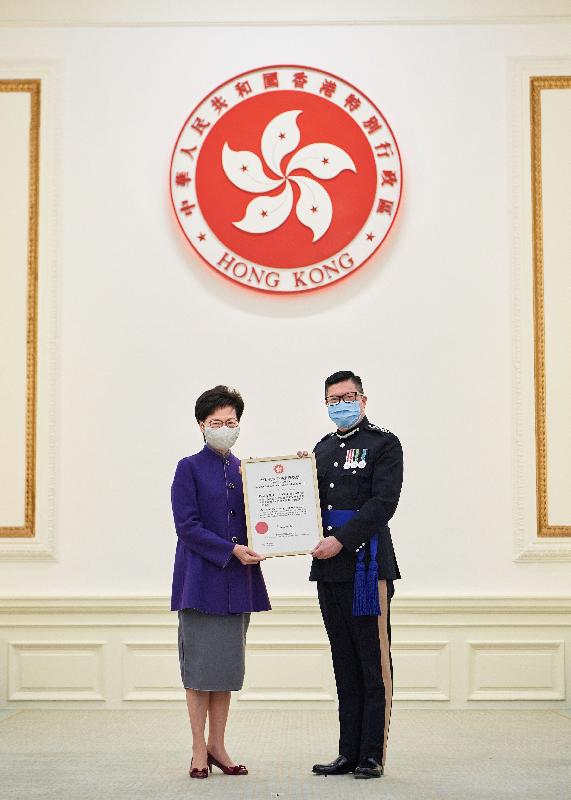 The Chief Executive, Mrs Carrie Lam, presented the Chief Executive's Commendation for Government/Public Service to seven serving and retired senior police officers at Government House today (February 10) in recognition of their significant contributions to safeguarding national security. Photo shows Mrs Lam (left) presenting the award to the Commissioner of Police, Mr Tang Ping-keung.