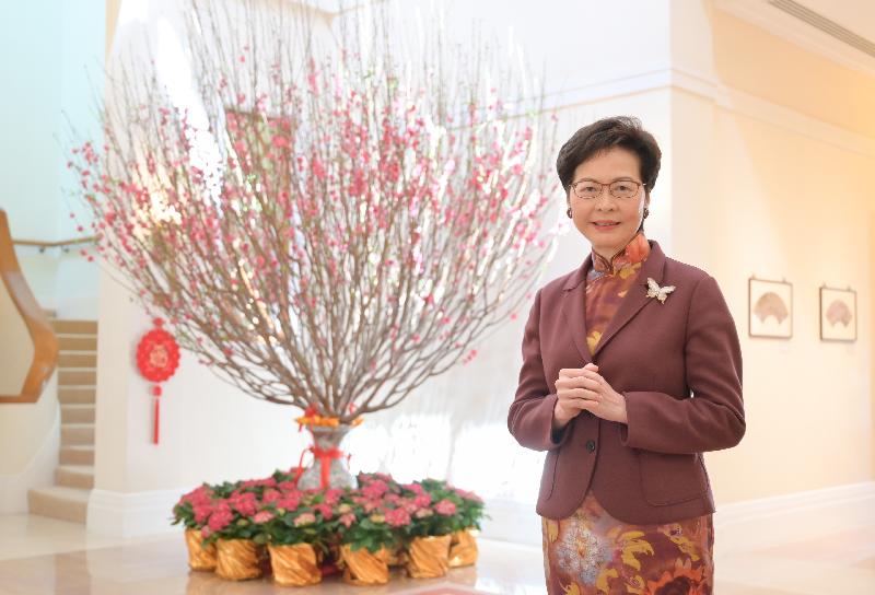 行政长官林郑月娥今日（二月十一日）发表农历新年贺辞，恭祝全港市民和气吉祥、事事顺景、身体健康！