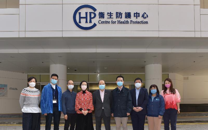 The Chief Secretary for Administration, Mr Matthew Cheung Kin-chung, visited the Centre for Health Protection (CHP) of the Department of Health today (February 13). Mr Cheung (centre) is pictured with the Secretary for Food and Health, Professor Sophia Chan (fourth left); the Controller of the CHP, Dr Ronald Lam (fourth right); the Head of the Emergency Response and Programme Management Branch of the CHP, Dr Heston Kwong (third left); the Head of the Health Promotion Branch of the CHP, Dr Raymond Ho (second left); and other staff members.