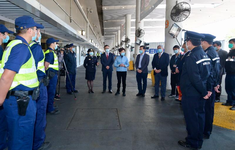 The Chief Executive, Mrs Carrie Lam, this morning (February 13) visited Lok Ma Chau. Photo shows Mrs Lam (seventh left) chatting with personnel on duty at Lok Ma Chau Boundary Control Point. Looking on are the Secretary for Security, Mr John Lee (sixth right); the Commissioner of Customs and Excise, Mr Hermes Tang (sixth left); the Director of Immigration, Mr Au Ka-wang (fifth right); and the Chief Port Health Officer of the Centre for Health Protection of the Department of Health, Dr Leung Yiu-hong (fourth right).