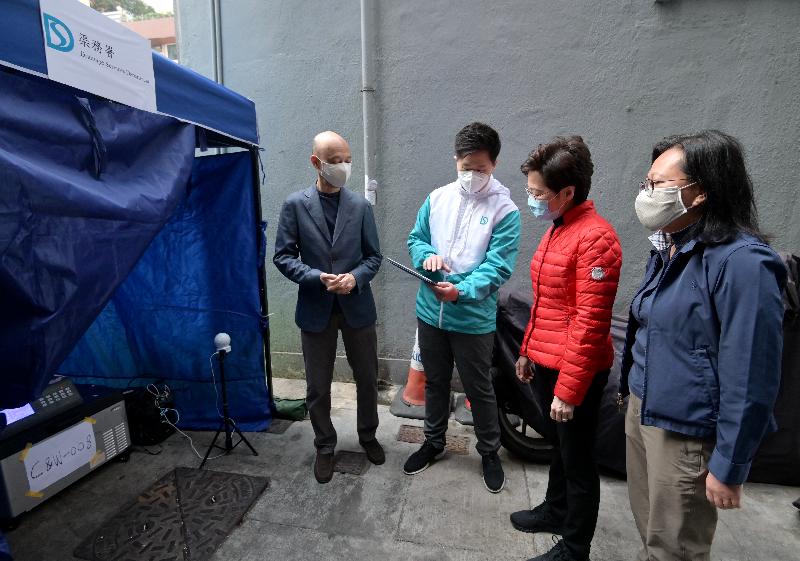 The Chief Executive, Mrs Carrie Lam, this morning (February 15) visited a sewage sampling site set up by the Drainage Services Department in Kennedy Town. Photo shows Mrs Lam (second right), accompanied by the Secretary for the Environment, Mr Wong Kam-sing (first left), and the Director of Drainage Services, Ms Alice Pang (first right), receiving a briefing on the sewage sampling process.