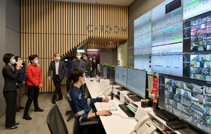 The Chief Executive, Mrs Carrie Lam, this morning (February 15) visited O ‧ PARK1 at Siu Ho Wan on Lantau Island, which is the first organic resources recovery centre in Hong Kong for converting food waste into electricity. Photo shows Mrs Lam (third left) receiving a briefing on the waste-to-energy process at the control room.
