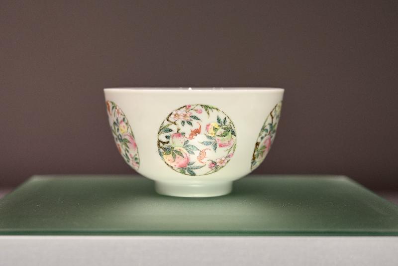 The "Honouring Tradition and Heritage: Min Chiu Society at Sixty" exhibition will be open to the public from tomorrow (February 19) at the Hong Kong Museum of Art. Picture shows a bowl designed with medallions of peaches and bats in fencai enamel from the Yongzheng period of the Qing dynasty. (Dawentang Collection.)