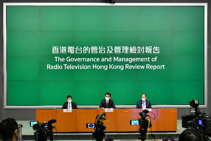 The Secretary for Commerce and Economic Development, Mr Edward Yau (centre), and the Permanent Secretary for Commerce and Economic Development (Communications and Creative Industries), Mr Clement Leung (left), hold a press conference to announce the Governance and Management of Radio Television Hong Kong (RTHK) Review Report today (February 19). The Chairman of the RTHK Board of Advisors, Dr Lam Tai-fai (right), also attended.
