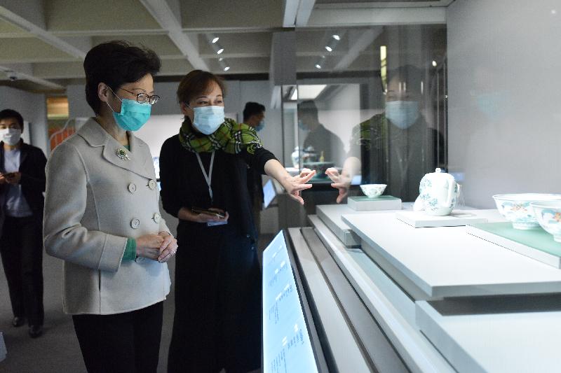The Chief Executive, Mrs Carrie Lam, this afternoon (February 19) visited the Hong Kong Cultural Centre which reopened today. Photo shows Mrs Lam (first right) visiting the exhibition "Honouring Tradition and Heritage: Min Chiu Society at Sixty" being held in the museum now.