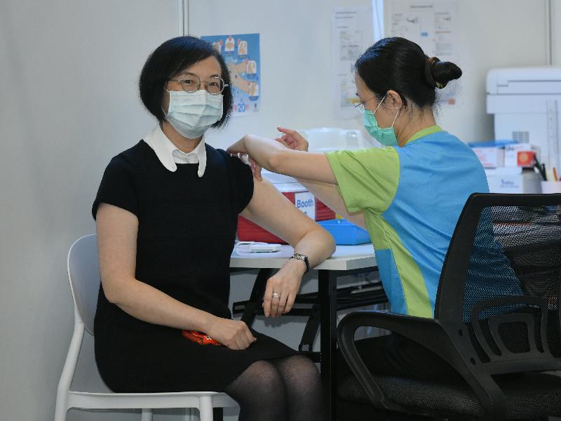The Secretary for Food and Health, Professor Sophia Chan (left), receives COVID-19 vaccination today (February 22) at the Community Vaccination Centre at the Hong Kong Central Library Exhibition Gallery.