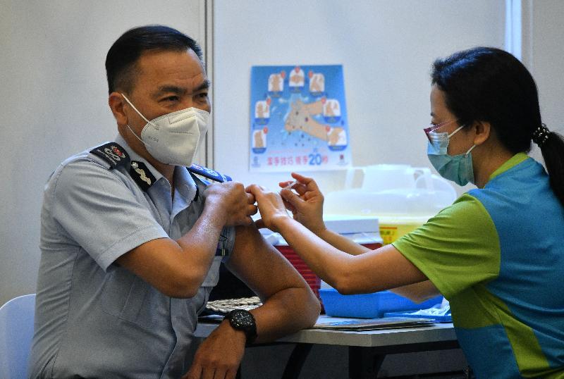 The Controller of the Government Flying Service, Captain Wu Wai-hung (left), receives COVID-19 vaccination today (February 23) at the Community Vaccination Centre at the Hong Kong Central Library Exhibition Gallery.