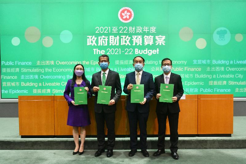 The Financial Secretary, Mr Paul Chan (second left), holds a press conference this afternoon (February 24) at the Central Government Offices in Tamar after delivering the 2021-22 Budget in the Legislative Council. Also in attendance are the Secretary for Financial Services and the Treasury, Mr Christopher Hui (second right); the Permanent Secretary for Financial Services and the Treasury (Treasury), Ms Alice Lau (first left); and the Government Economist, Mr Andrew Au (first right).