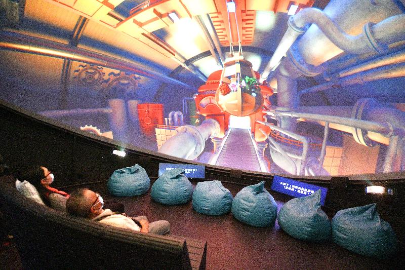 O．PARK1访客中心的O．坊内设有天幕影院，善用崭新电脑动画的辅助，推广「惜食、减废」文化。

