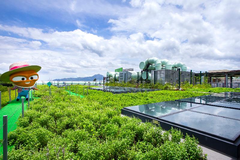 O · FARM is a sky garden located on the rooftop of the facility's composting and maturation building, where visitors can appreciate the horticulture.

