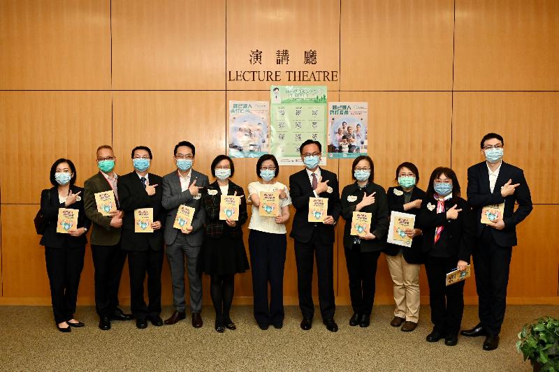 The COVID-19 Vaccination Programme was officially launched today (February 26), with those belonging to  priority groups receiving the Sinovac vaccine. The Director of Health, Dr Constance Chan (centre), led colleagues from the Department of Health to receive vaccinations at the Community Vaccination Centre at the Exhibition Gallery of the Hong Kong Central Library. The Secretary for the Civil Service, Mr Patrick Nip (fifth right), and the Secretary for Food and Health, Professor Sophia Chan (fifth left), went to the centre to show their support.