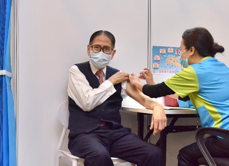The COVID-19 Vaccination Programme was officially launched today (February 26). Photo shows the former Chairman of the Elderly Commission, Dr Leong Che-hung (left), receiving his COVID-19 vaccination at the Community Vaccination Centre at the Hong Kong Central Library Exhibition Gallery.
