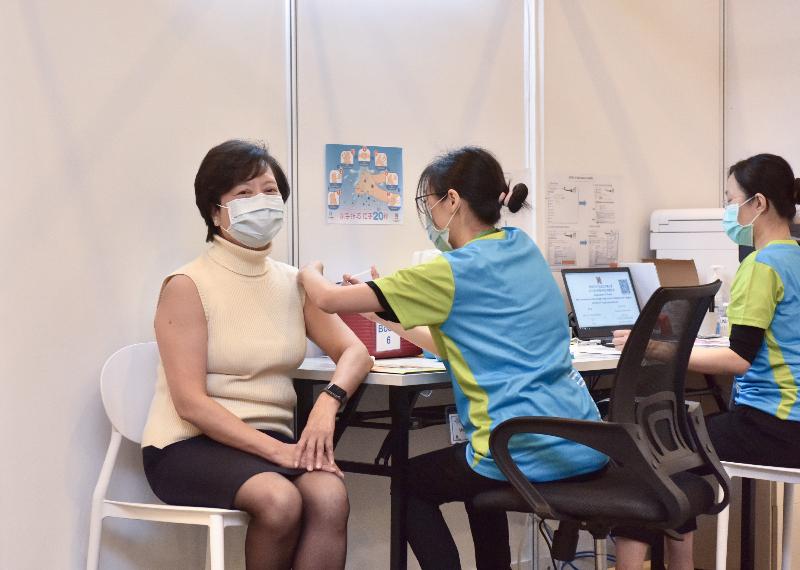 The COVID-19 Vaccination Programme was officially launched today (February 26). Photo shows the Chairman of the Nursing Council of Hong Kong, Professor Agnes Tiwari (left), receiving her COVID-19 vaccination at the Community Vaccination Centre at the Hong Kong Central Library Exhibition Gallery.