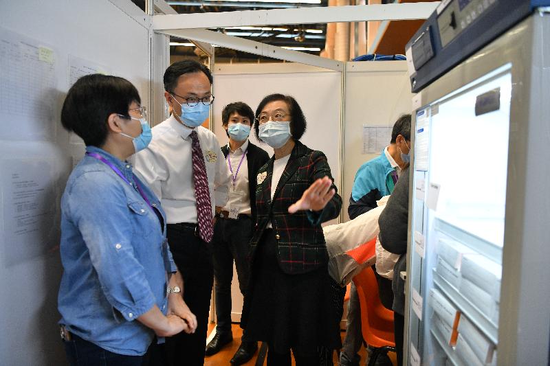 The Secretary for Food and Health, Professor Sophia Chan (first right), and the Secretary for the Civil Service, Mr Patrick Nip (second left), visit the Community Vaccination Centre at Kwun Chung Sports Centre today (February 26) to learn more about the first-day operation of the COVID-19 Vaccination Programme. 