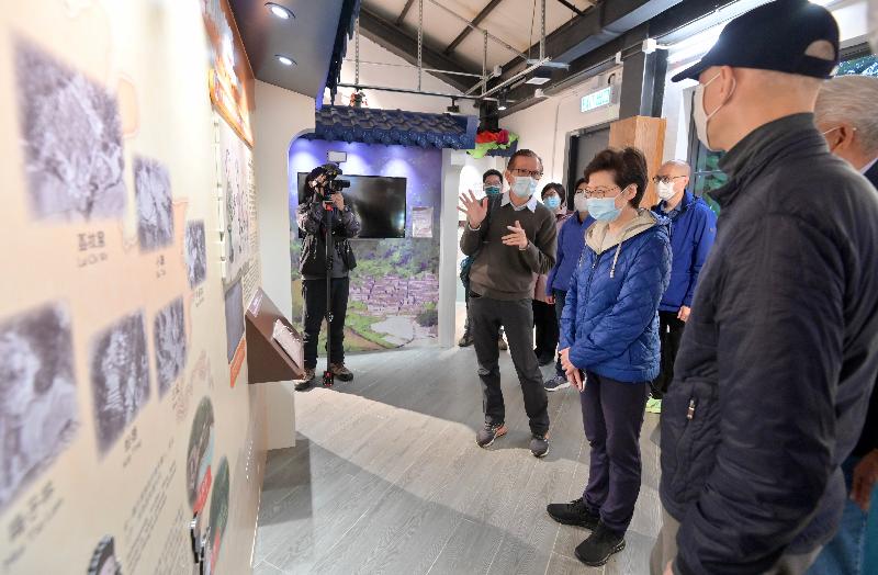 The Chief Executive, Mrs Carrie Lam, visited Lai Chi Wo today (February 27) to learn more about the work of the Countryside Conservation Office of the Environmental Protection Department. Photo shows Mrs Lam listening to the introduction by a villager at Siu Ying Story Room.