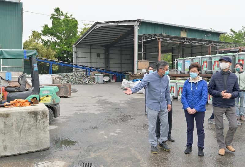 The Chief Executive, Mrs Carrie Lam, today (February 27) inspected the recycling facilities of the Environmental Protection Department and its contractors in various places in the New Territories. Photo shows Mrs Lam (centre) visiting the glass management contractor undertaking the collection and treatment services for waste glass containers in Kowloon. Looking on is the Secretary for the Environment, Mr Wong Kam-sing (right).