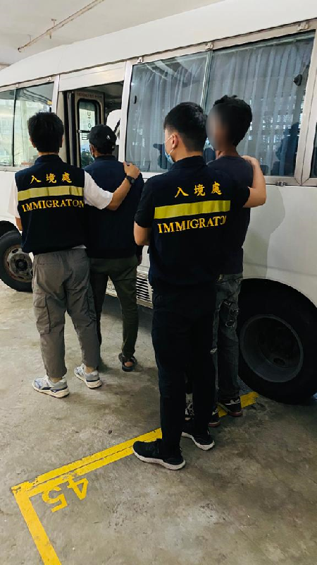 The Immigration Department (ImmD) mounted territory-wide anti-illegal worker operations codenamed "Twilight" from March 1 to yesterday (March 4). Photo shows suspected illegal workers arrested during the operations.