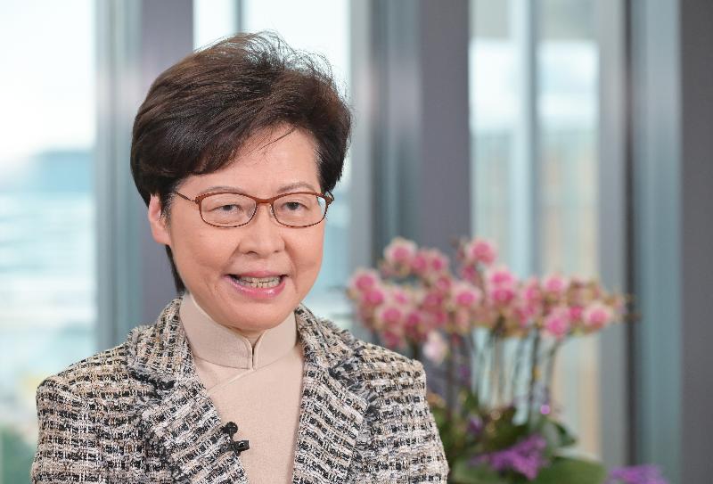 行政長官林鄭月娥今日（三月八日）在香港各界婦女聯合協進會於網上舉行的「香港各界婦女慶祝三八婦女節」，透過視像致辭。

