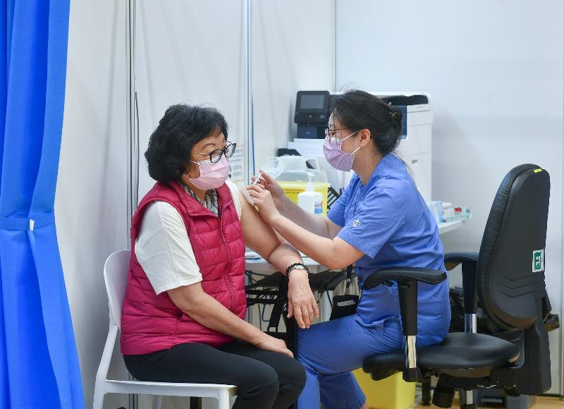 Around 100 people in the vaccination priority groups today (March 8) received the Comirnaty vaccine at the Community Vaccination Centre at the Sun Yat Sen Memorial Park Sports Centre. Photo shows the former Permanent Secretary for Home Affairs, Ms Shelley Lee (left), being vaccinated.
