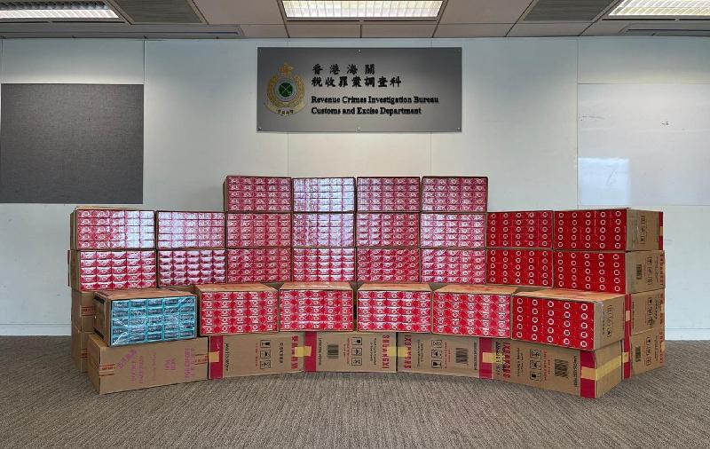 Hong Kong Customs yesterday (March 11) seized about 470 000 suspected illicit cigarettes with an estimated market value of about $1.3 million and a duty potential of about $900,000 in Fanling. Photo shows the suspected illicit cigarettes seized.