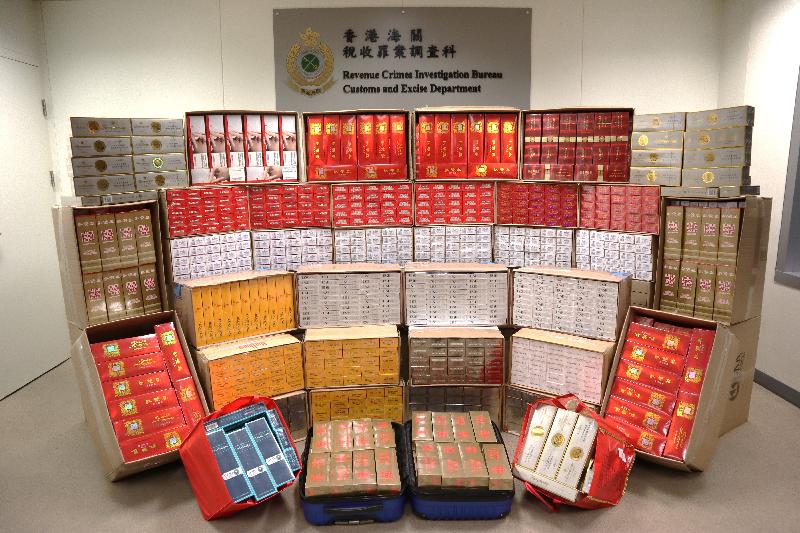 Hong Kong Customs yesterday (March 12) seized about 590 000 suspected illicit cigarettes with an estimated market value of about $1.6 million and a duty potential of about $1.1 million in Tai Po. Together with the operation conducted in Fanling on March 11, this is another suspected illicit cigarette storage raided by Customs in two consecutive days. Photo shows the suspected illicit cigarettes seized.