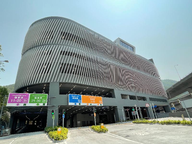 Located at 18 Sai Tso Wan Road in Tsing Yi, the Transport Department Vehicle Examination Complex is equipped with total 30 inspection lanes on three floors, which will commence services in phases from April 1.