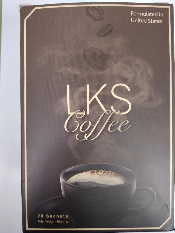 卫生署今日（三月十七日）呼吁市民切勿购买或服用一款名为「LKS Coffee」的减肥产品，因该产品被发现含有未标示且已禁用的西药成分，服用后可能危害健康。　　