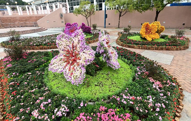 The Online Hong Kong Flower Show 2021 will be held from 10am tomorrow (March 19) to April 19 on the dedicated website (www.hkflowershow.hk). Pictured is the theme flower display at Kowloon Park, covering a variety of rhododendrons, together with an attractive and spectacular mosaiculture display comprising seven pieces of rhododendrons, each over 1.5 metres in height. 