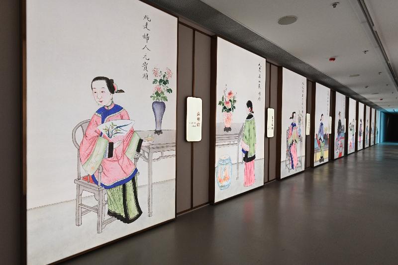 「不是時裝店！」展覽明日（三月十九日）起在香港藝術館舉行。圖示展覽廳內「優雅頭飾」的展示空間。