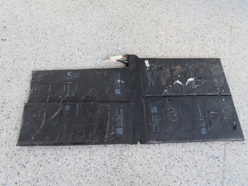 The Environmental Protection Department and the Customs and Excise Department conducted a joint operation earlier and intercepted the first case of illegal import of hazardous electronic waste from the Mainland by land at Sha Tau Kok Control Point in June last year. Picture shows the waste batteries that were intercepted.