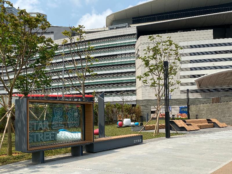 The Pierside Precinct located at the Wan Chai Pier harbourfront was further opened today (March 19). Photo shows the tree-lined lawn area, numerous seatings and tables of various designs, and neon lights decorations introducing the changing coastline at the newly-opened space.